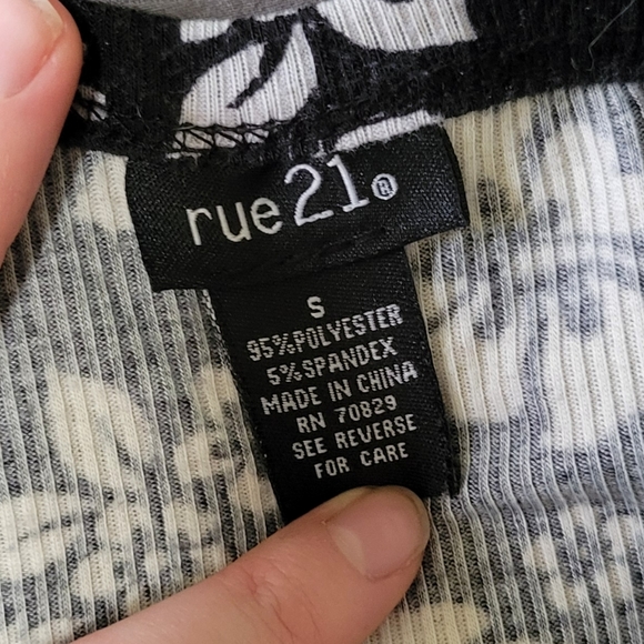 Rue 21 ~ Tropical Crop Top - Picture 3 of 3